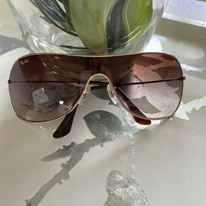 Ray Bans. Women’s unique style
